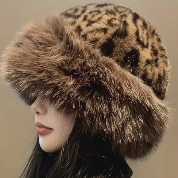 NWT Leopard Print Fabulous Warm Faux Fur Winter Bucket Hat - Picture 1 of 3